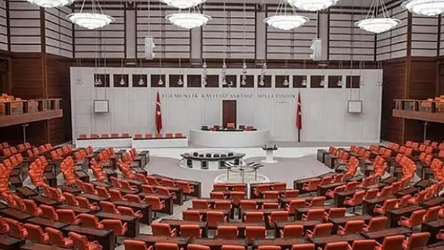 AK Parti'den üniversite eğitim dönemi hakkında kanun teklifi