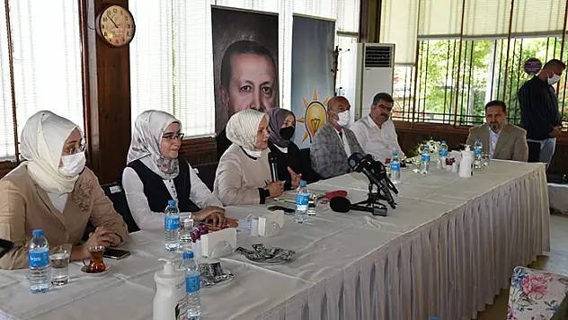 AK Parti Genel Merkez Kadın Kolları Başkanı Keşir, Konya'da STK temsilcileri ve basın mensuplarıyla bir araya geldi
