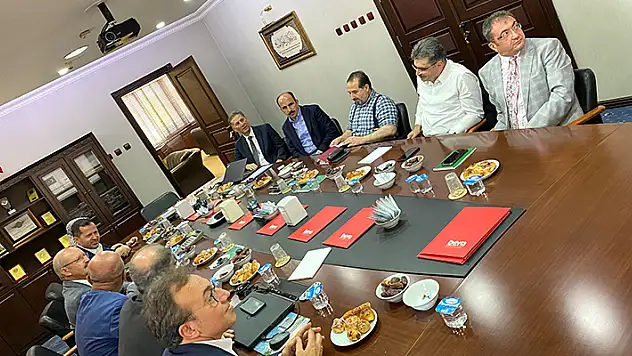 AK Parti heyeti Bera Holding'i ziyaret etti
