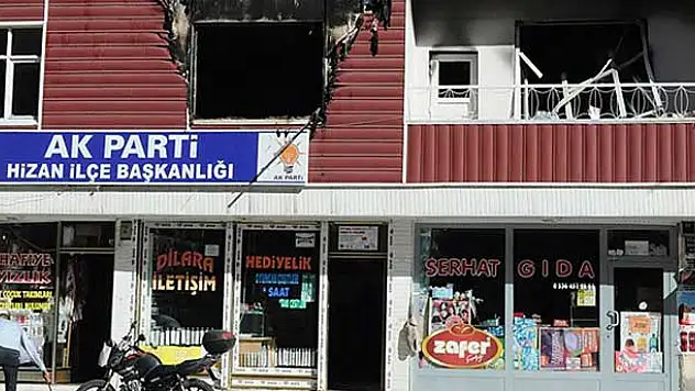 AK Parti Hizan İlçe Başkanlığına molotofkokteylli saldırı