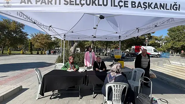 AK Parti İl Kadın Kolları'ndan üyelik standı