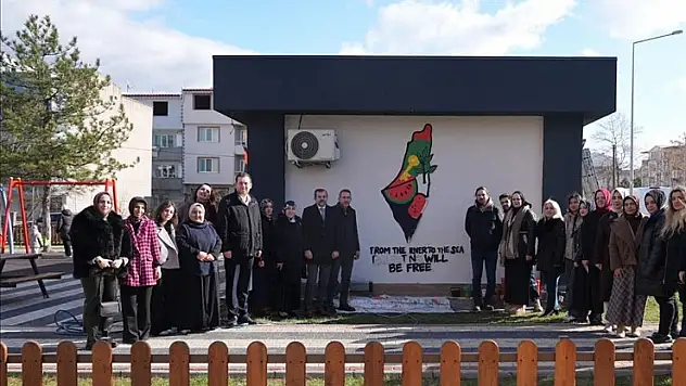 AK Parti Kadın Kolları duvar resimleriyle Gazze'deki insanlık dramına dikkati çekti