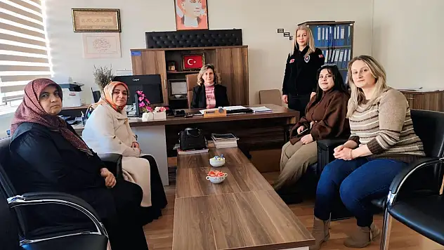 AK Parti Kadın Kollarından KYK Müdürüne ziyaret
