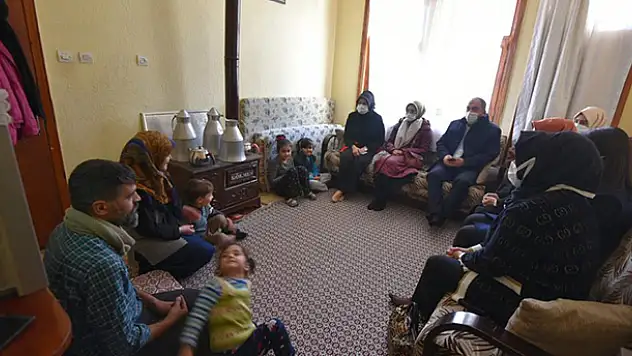 AK Parti Karatay'dan ev ziyaretleri