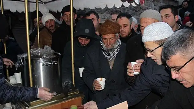 AK Parti Karatay Gençlik Kolları Sabah Namazında Bir Araya Geldi