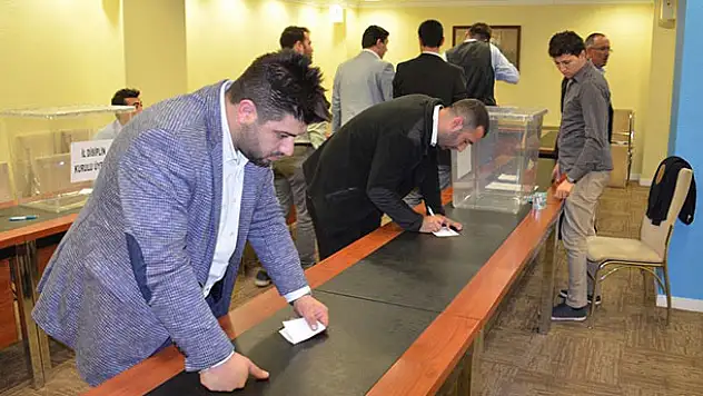AK Parti Konya il teşkilatında temayül yoklaması yapıldı