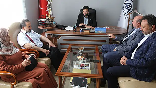 
AK Parti Konya Milletvekili Hacı Ahmet Özdemir, AA Konya Bölge Müdürü Yerlikaya'yı ziyaret etti