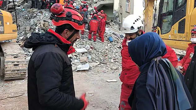 AK Parti Konya Milletvekili Leyla Şahin Usta deprem bölgesinde