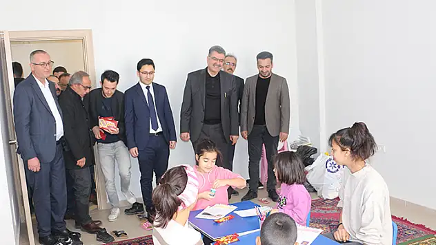 AK Parti Konya Milletvekili Orhan Erdem Yunak'a gelen depremzedeleri ziyaret etti
