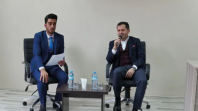 AK Parti Konya Milletvekili Ziya Altunyaldız öğrencilerle buluştu