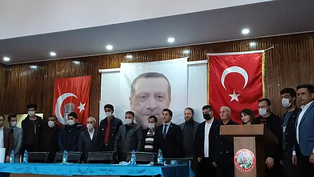 AK Parti Konya'da yeni üyelere rozetleri takıldı

