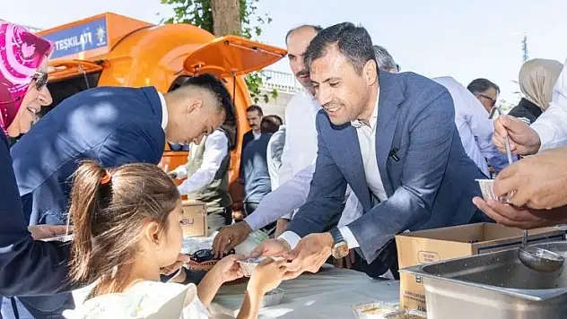 AK Parti Konya'dan aşure ikramı