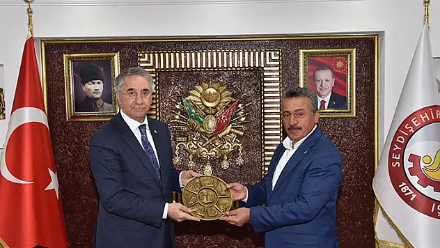 AK Parti'li Yanılmaz'dan Seydişehir Belediye Başkanı Tutal'a ziyaret
