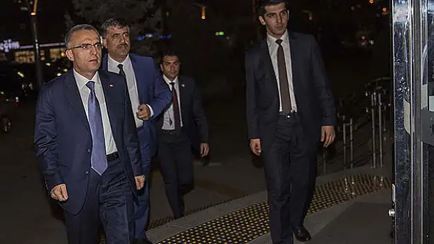 AK Parti MYK, Ahmet Davutoğlu başkanlığında toplandı