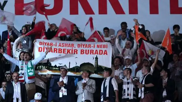 Ak Parti'nin kongresinde dikkat çeken pankart