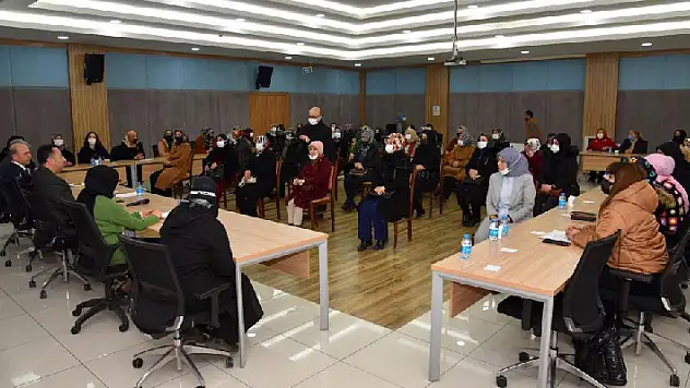 AK Parti Selçuklu Kadın Kolları seçim stratejisini belirledi
