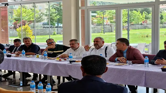 AK Parti temsilcileri Hüyük, Derebucak ve Derbent'te çiftçilerin sorunlarını dinledi
