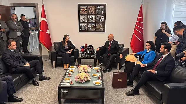 AK Parti ve CHP, 3 bayram sonra bayramlaştı