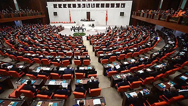 AK Parti yargı paketi taslak metnini MHP'ye sundu