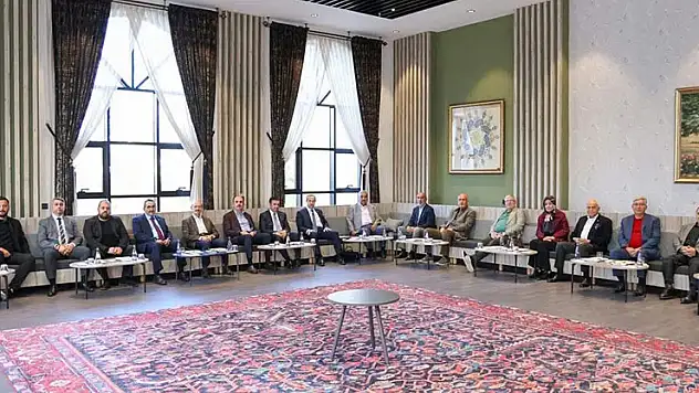 AK Parti'de eski ve yeni isimler bir araya geldi