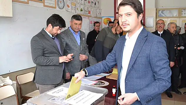 AK Partili başkan adayları, milletvekilleri oylarını kullandı