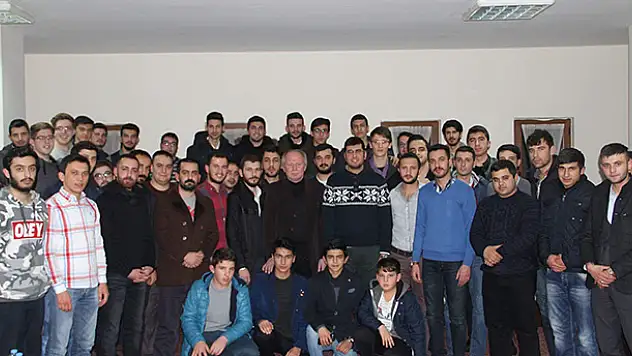 AK Partili gençler Mehmet Akif'i andı