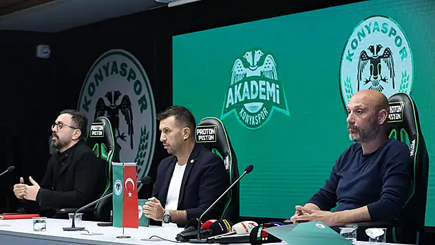 Akademi'de yaprak dökümü