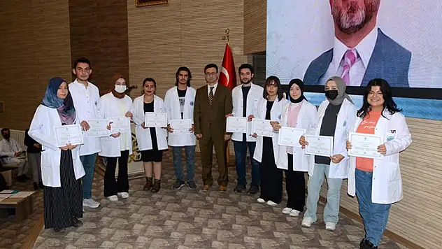 Akademik Gelişim Programı'nı tamamlayan Meram Tıp öğrencileri sertifikalarını aldı
