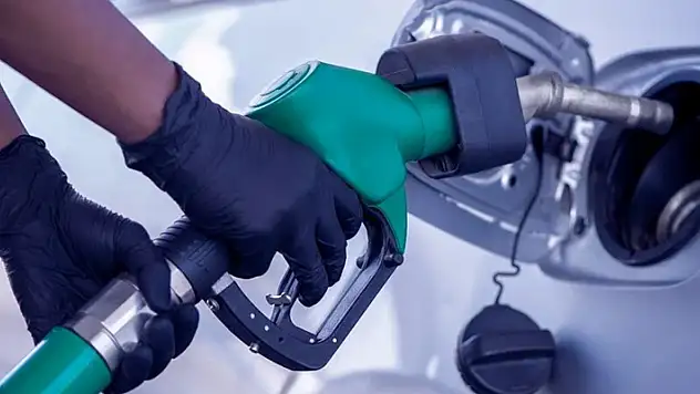 Akaryakıt fiyatları bir kez daha değişiyor motorine indirim geliyor!