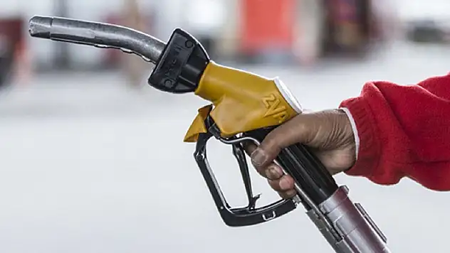 Akaryakıtta çifte indirim geliyor: Benzine 1 lira 21 kuruş..
