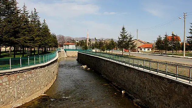 Akçay Deresi'ne korkuluk yapılıyor