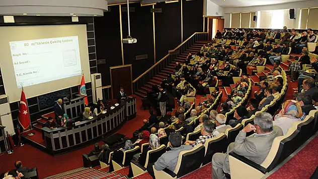 Akçelebi Konutları'nda asil üyeler belirlendi