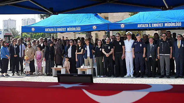 Akciğer kanseri nedeniyle hayatını kaybeden Başpolis Memuru, Antalya'da törenle uğurlandı