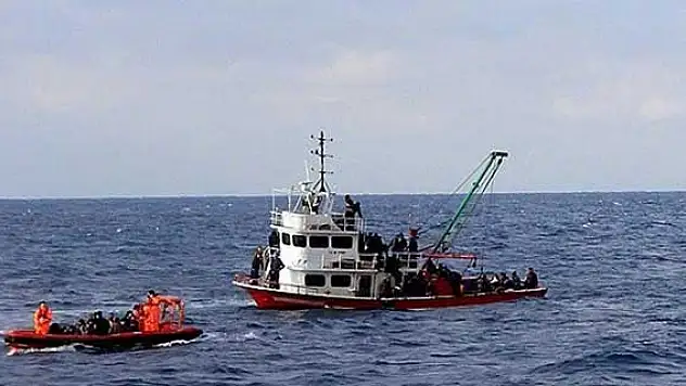 Akdeniz'de 700 göçmen kurtarıldı