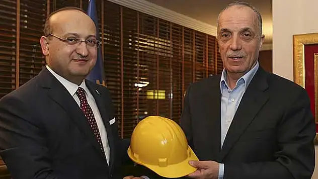 Akdoğan, Türk-İş'i ziyaret etti