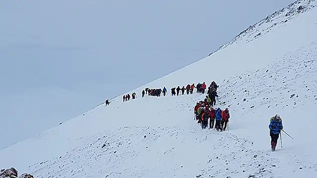 Akgöl Sazlıkları için Bolkar zirvesine tırmanış