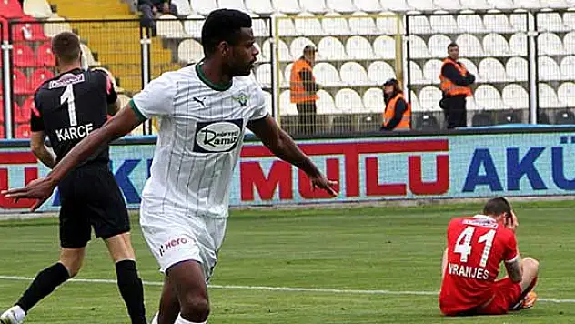 Akhisar 3 puanı 3 golle aldı