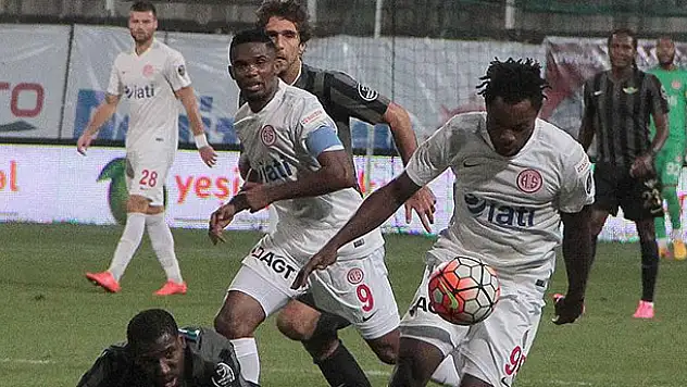 Akhisar Belediyespor evinde galip