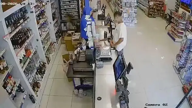 Akıllara durgunluk veren olay! Marketi soyup içinde çocuk olan aracı çaldı