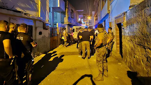 Akrabalar arasındaki alacak-verecek kavgası kanlı bitti: 1 ölü, 1 yaralı
