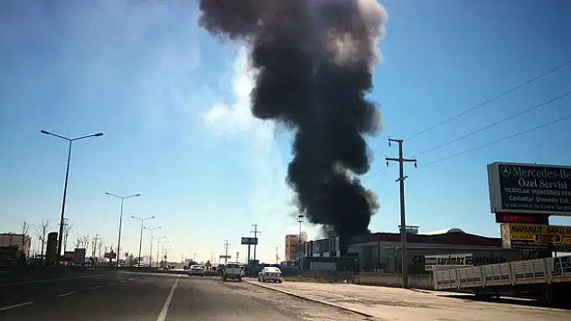 Aksaray-Adana karayolunda depo yangını!