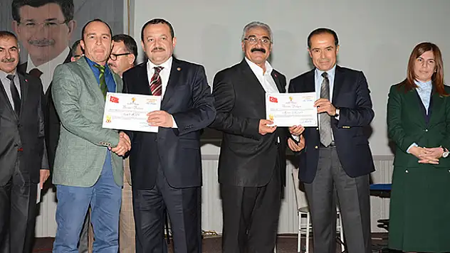 Aksaray Ak Parti'de Seçim Değerlendirmesi ve Ödür Töreni Düzenlendi