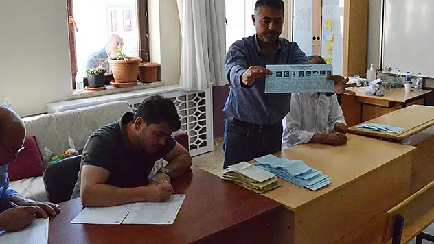 Aksaray'da 1 ilçe ile 1 beldede seçmenler oy kullandı: İlçede AK Parti, beldede MHP kazandı