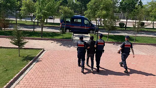 Aksaray'da 13 yıl hapis cezası olan hırsız jandarmanın operasyonuyla yakalandı
