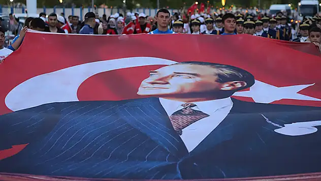 Aksaray'da 19 Mayıs Atatürk'ü Anma, Gençlik ve Spor Bayramı'nda yürüyüş düzenlendi
