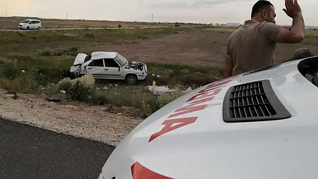 Aksaray'da 2 araç çarpıştı: 1'i ağır 3 yaralı
