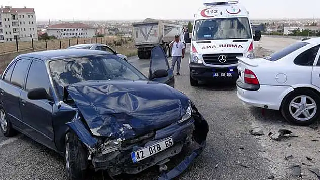 Aksaray'da 2 otomobil çarpıştı: 5 yaralı