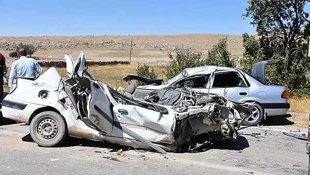 Aksaray'da 3 aracın karıştığı kazada 3 kişi öldü, 2 kişi yaralandı
