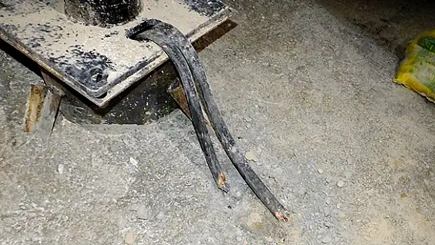 Aksaray'da 3 gün önce kurulan trafonun kablolarını çaldılar