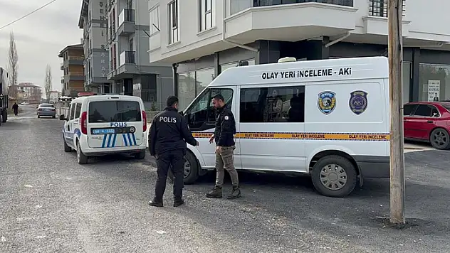 Aksaray'da 3. kattan düşen cam balkon ustası yaşam mücadelesini kaybetti
